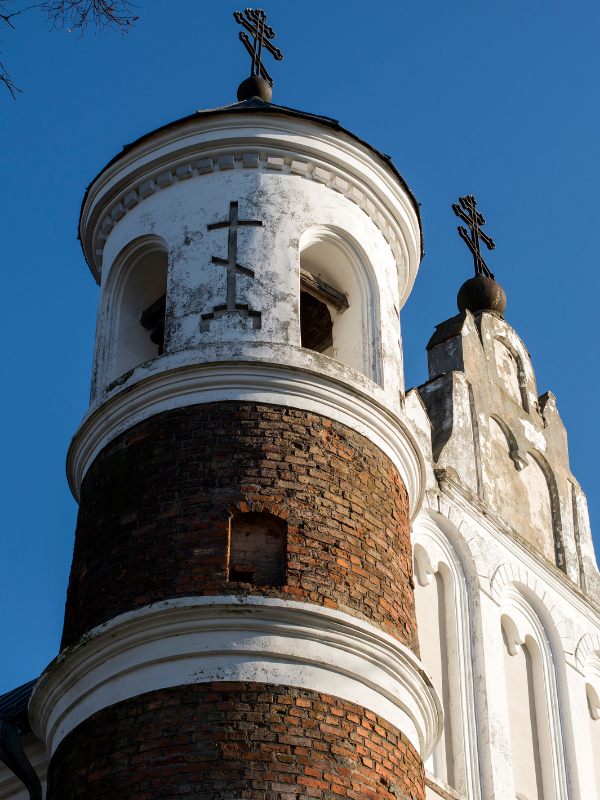 Большая компания друзей путешественников